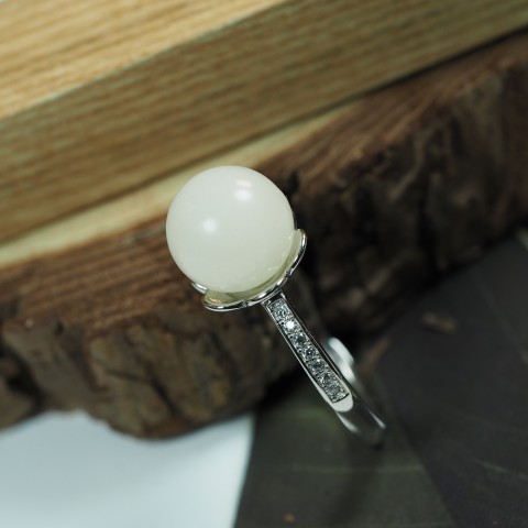 母乳珍珠球鋯石花托戒指